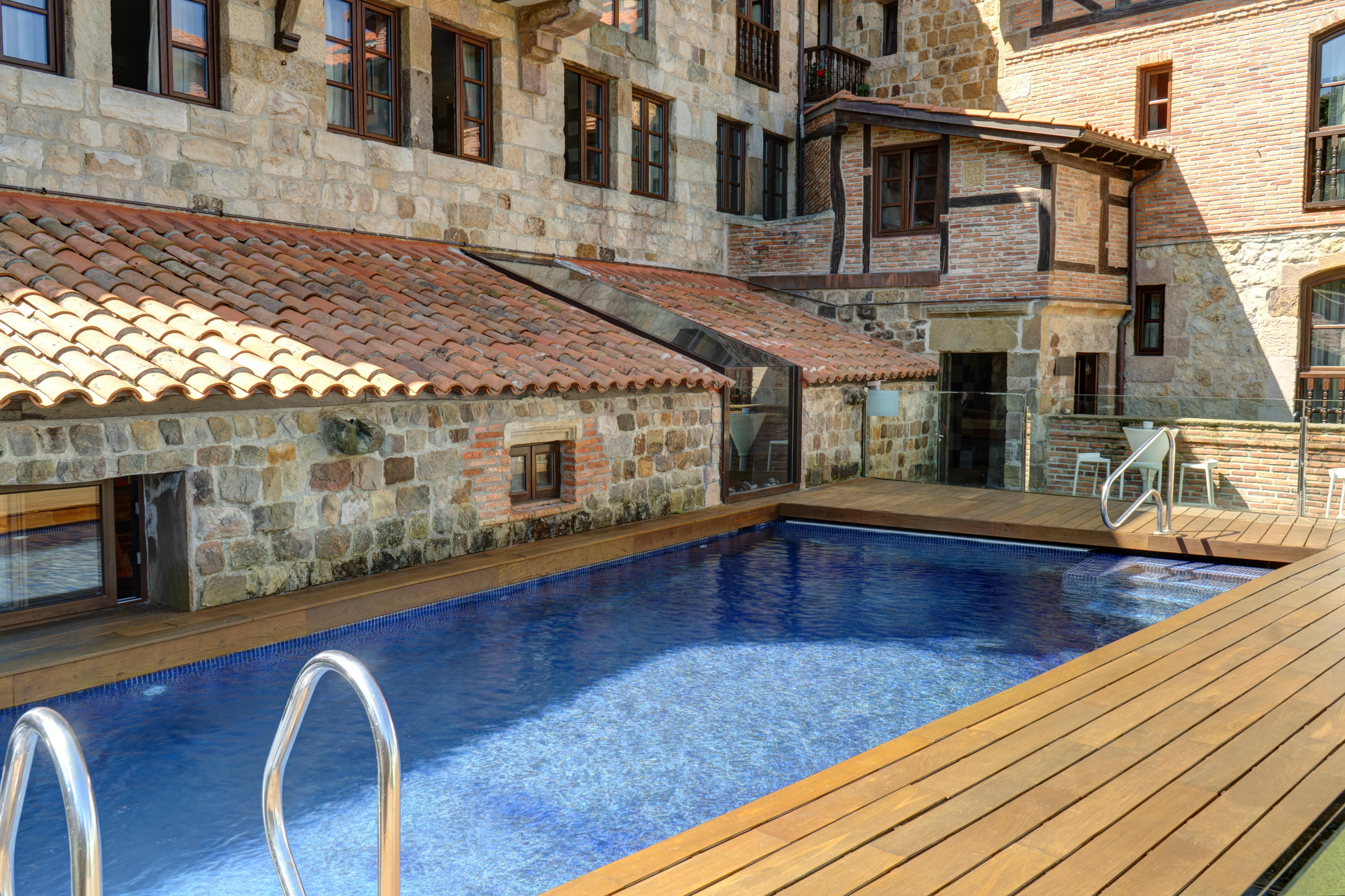 Costa Esmeralda Suites Suances Dış mekan fotoğraf The swimming pool