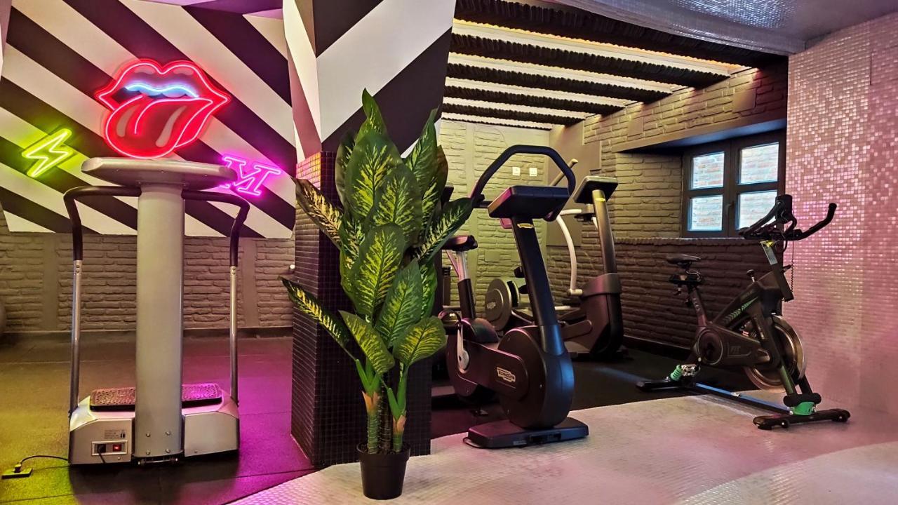 Costa Esmeralda Suites Suances Dış mekan fotoğraf Anytime Fitness in Hong Kong